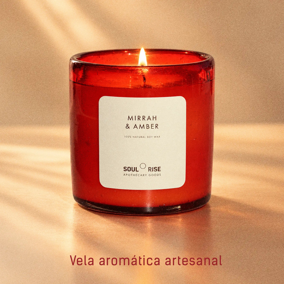 Vela de Mirra y Ámbar en vaso rojo de vidrio soplado artesanal